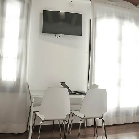 Barcelona Beach Apartments *